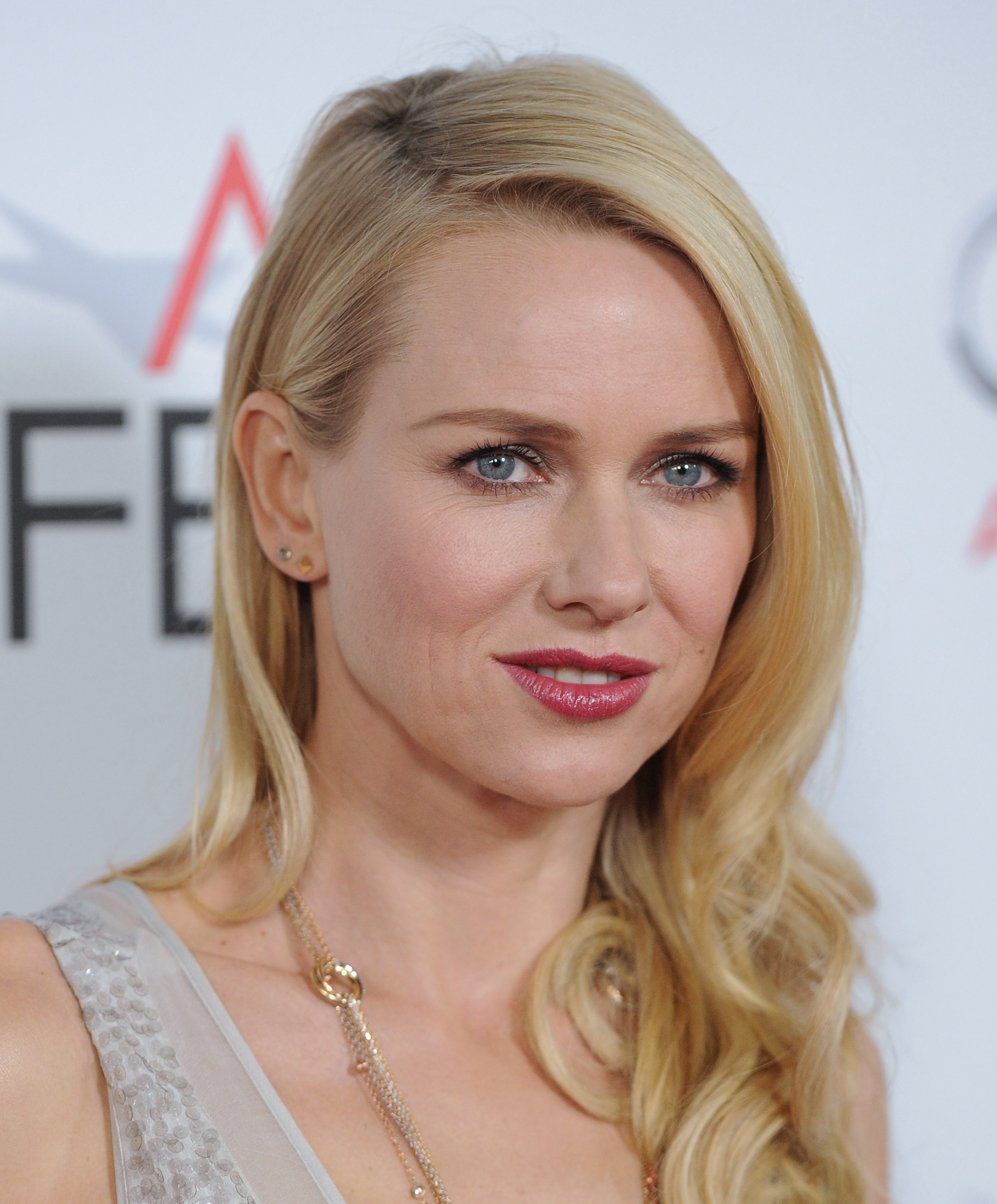 Naomi watts hot pictures